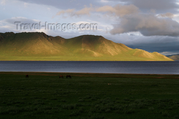 mongolia285: Khorgo-Terkhiin Tsagaan Nuur NP, Mongolia: hills and lake in the rich evening light - photo by A.Ferrari - (c) Travel-Images.com - Stock Photography agency - Image Bank