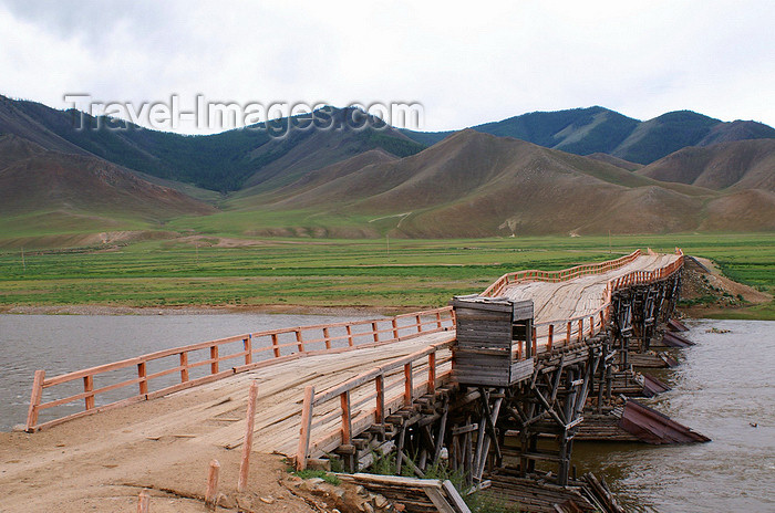 mongolia307: Khövsgöl province, Mongolia: old wooden bridge, on the way to Mörön - photo by A.Ferrari - (c) Travel-Images.com - Stock Photography agency - Image Bank