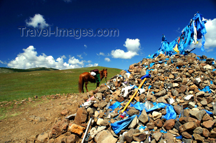 mongolia310: Khövsgöl province, Mongolia: a horse behind a cairn shrine, on the way to Khövsgöl Nuur / lake - photo by A.Ferrari - (c) Travel-Images.com - Stock Photography agency - Image Bank