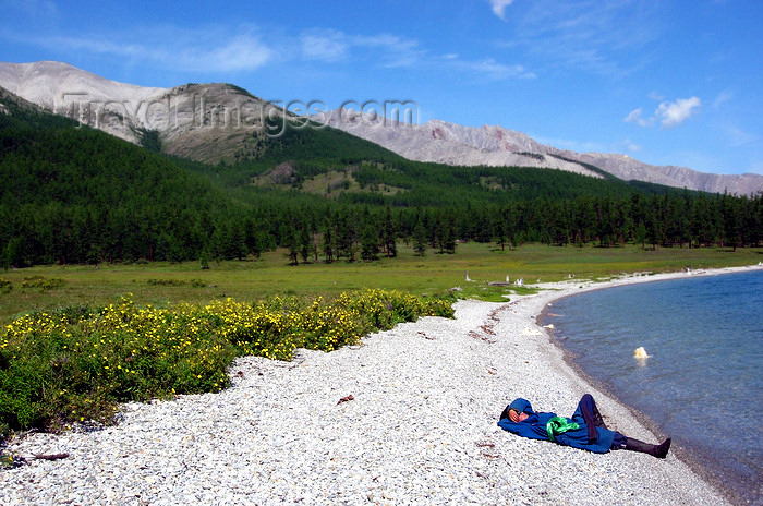 mongolia327: Khövsgöl lake / Nuur, Khövsgöl province, Mongolia: horse rider having a break on the beach - photo by A.Ferrari - (c) Travel-Images.com - Stock Photography agency - Image Bank