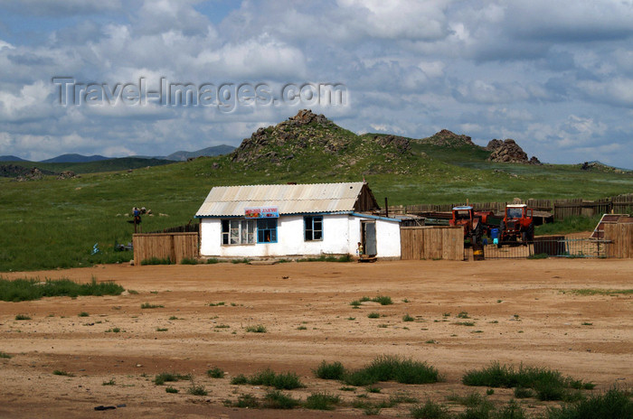 mongolia332: Tov / Tuv province, Mongolia: small house on the way to Khustai National Park - photo by A.Ferrari - (c) Travel-Images.com - Stock Photography agency - Image Bank