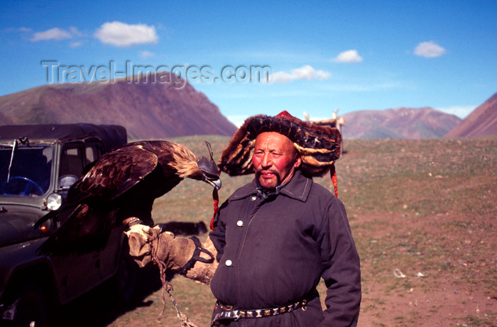 mongolia342: Mongolia - Altai - Bayan Olgii province: Kazak hunter with his eagle - photo by A.Summers - (c) Travel-Images.com - Stock Photography agency - Image Bank