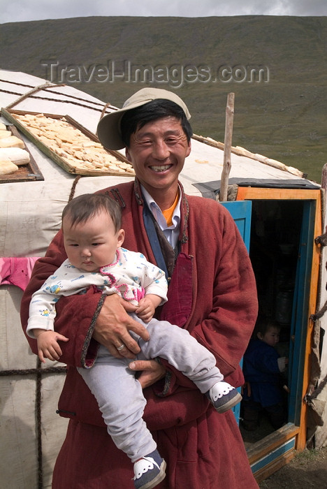 mongolia45: Mongolia - Open Mongolian Steppe: family and Ger (Turkish name 'yurt')  - photo by A.Summers - (c) Travel-Images.com - Stock Photography agency - Image Bank