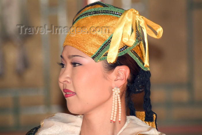 mongolia5: Mongolia - Ulaan Baator / ULN: / Ulan Bator: Ulan Bator: folk evening - dancer - photo by A.Summers - (c) Travel-Images.com - Stock Photography agency - Image Bank