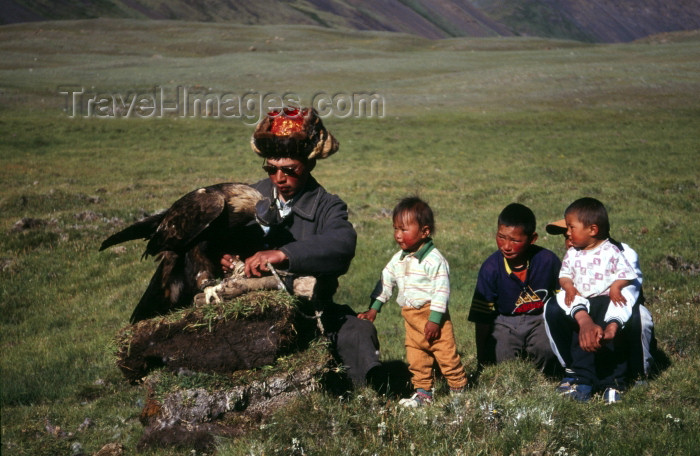 mongolia50: Mongolia - Altai: Kazak eagle hunter and family - photo by A.Summers - (c) Travel-Images.com - Stock Photography agency - Image Bank