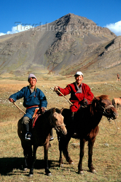 mongolia70: Mongolia - Uvs province: nomadic hearders posing - photo by A.Summers - (c) Travel-Images.com - Stock Photography agency - Image Bank