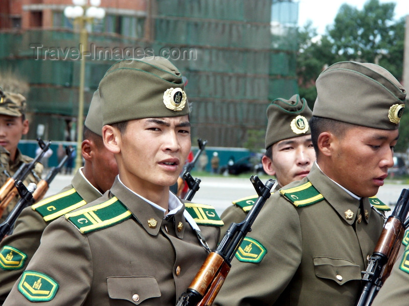 mongolia77: Mongolia - Ulan Bator / Ulaanbaatar: army - Mongolian soldiers on parade - AK-47 - photo by P.Artus - (c) Travel-Images.com - Stock Photography agency - Image Bank