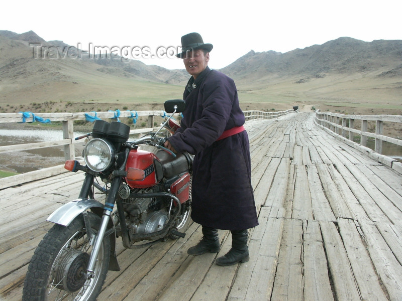 mongolia80: Mongolia - Arkhangai province - Great White Lake / Terkhiin Tsagaan Nuur: man and motorbike - photo by P.Artus - (c) Travel-Images.com - Stock Photography agency - Image Bank