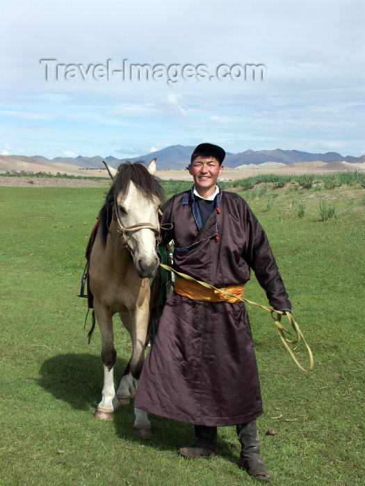 mongolia89: Mongolia - Burgun, Bayan-Ölgiy Aymag: timber house - photo by P.Artus - (c) Travel-Images.com - Stock Photography agency - Image Bank