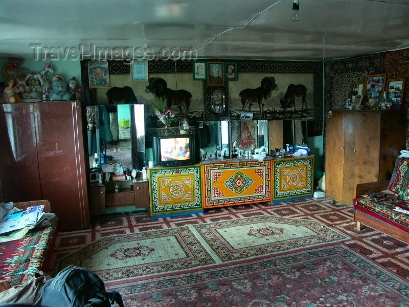 mongolia90: Mongolia - Burgun, Bayan-Ölgiy Aymag: timber house - inside - photo by P.Artus - (c) Travel-Images.com - Stock Photography agency - Image Bank