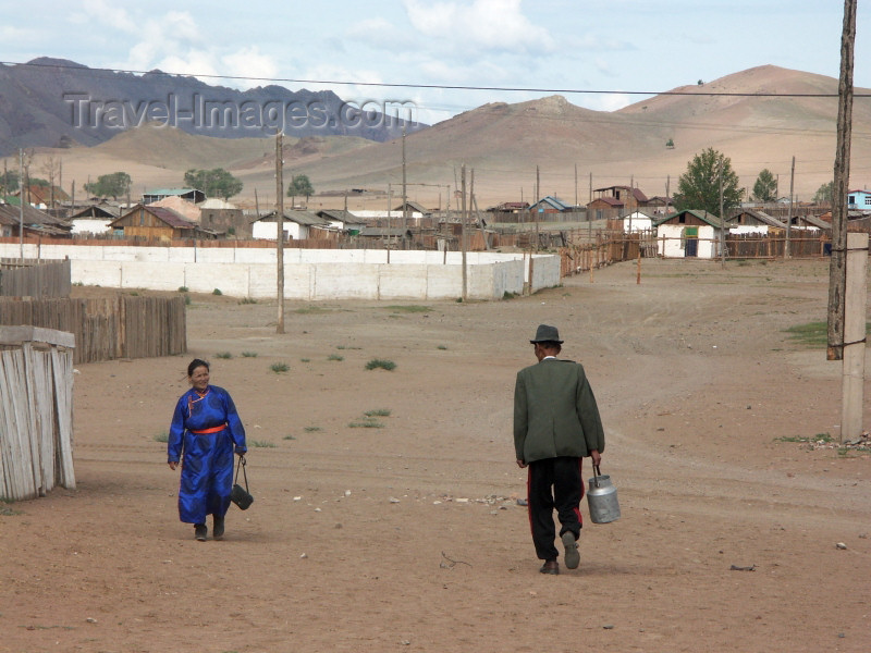 mongolia94: Mongolia - Burgun, Bayan-Ölgiy Aymag: village scene - photo by P.Artus - (c) Travel-Images.com - Stock Photography agency - Image Bank
