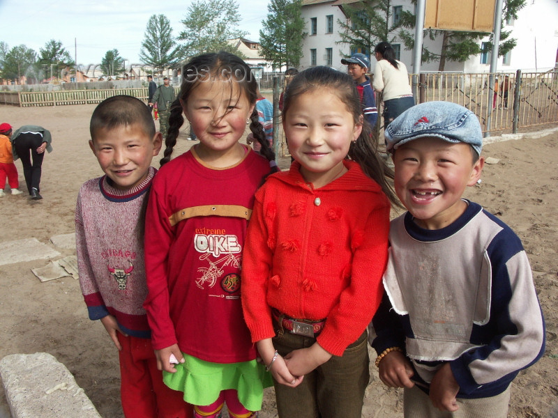 mongolia95: Mongolia - Burgun, Bayan-Ölgiy Aymag: smiling children - photo by P.Artus - (c) Travel-Images.com - Stock Photography agency - Image Bank