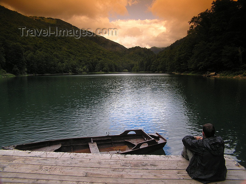 montenegro105: Montenegro - Crna Gora - Biogradska gora national park: glacial lake - Biogradska Jezero - photo by J.Kaman - (c) Travel-Images.com - Stock Photography agency - Image Bank