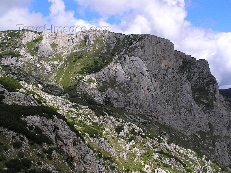 montenegro115: Montenegro - Crna Gora - Durmitor national park: landscape around Crvena greda peak - photo by J.Kaman - (c) Travel-Images.com - Stock Photography agency - Image Bank