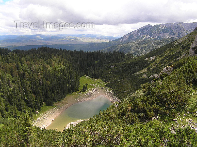 montenegro125: Montenegro - Crna Gora - Durmitor national park: Jablan lake, near Crvena Greda peak - photo by J.Kaman - (c) Travel-Images.com - Stock Photography agency - Image Bank