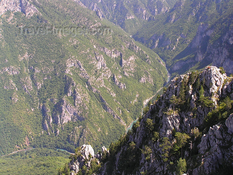 montenegro137: Montenegro - Crna Gora - Durmitor national park: naked rock - photo by J.Kaman - (c) Travel-Images.com - Stock Photography agency - Image Bank