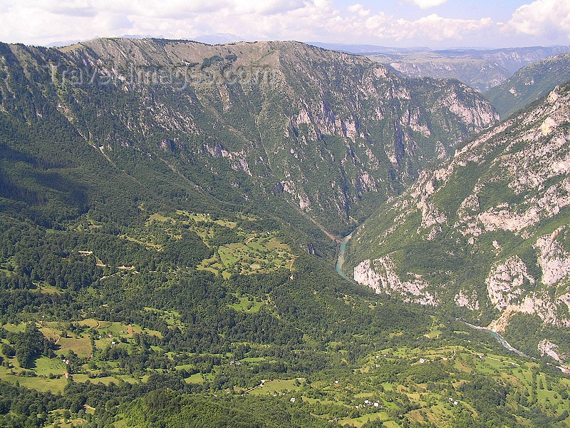 montenegro140: Montenegro - Crna Gora - Durmitor national park: V shaped river valley - river Tara - canyon - photo by J.Kaman - (c) Travel-Images.com - Stock Photography agency - Image Bank