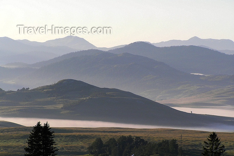 montenegro150: Montenegro - Crna Gora - Durmitor national park: mountains and mist covered valleys - Nacionalni Park Durmitor - photo by J.Kaman - (c) Travel-Images.com - Stock Photography agency - Image Bank