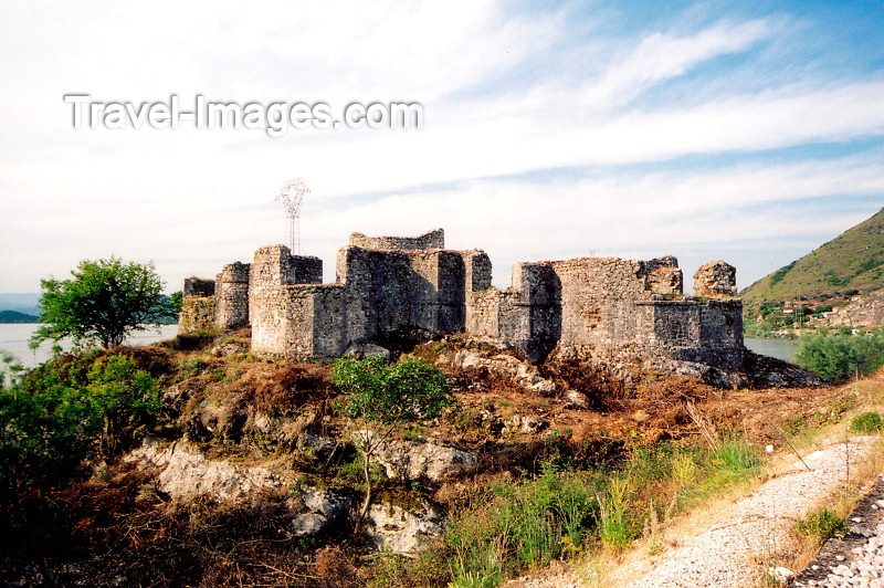 montenegro165: Montenegro - Crna Gora - Lake Skadar - national park: Lesendro fortress / Tvrdava Lesendro - Podgorica municipality - photo by M.Torres - (c) Travel-Images.com - Stock Photography agency - Image Bank