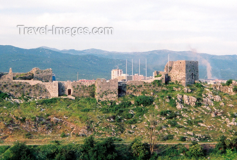 montenegro166: Montenegro - Crna Gora - PNiksic: the castle - fortress - zamok - photo by M.Torres - (c) Travel-Images.com - Stock Photography agency - Image Bank