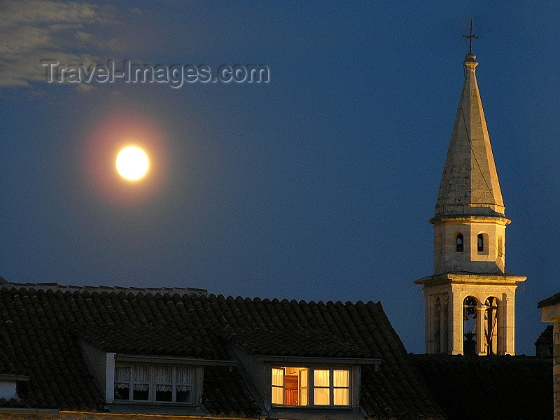 montenegro17: Montenegro - Crna Gora - Budva: night in the old town / moonlight - moon over stari grad - roofs - photo by J.Kaman - (c) Travel-Images.com - Stock Photography agency - Image Bank