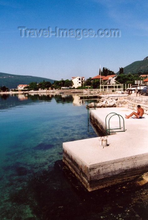 montenegro171: Montenegro - Crna Gora  - Herceg-Novi: by the water - Boka Kotorska - photo by M.Torres - (c) Travel-Images.com - Stock Photography agency - Image Bank
