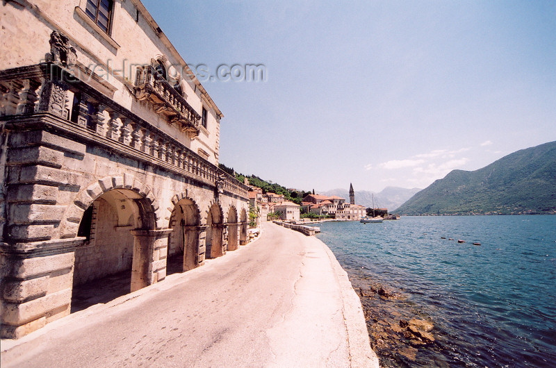 montenegro178: Montenegro - Crna Gora  - Perast: town museum and the sea - Kotor municipality - photo by M.Torres - (c) Travel-Images.com - Stock Photography agency - Image Bank