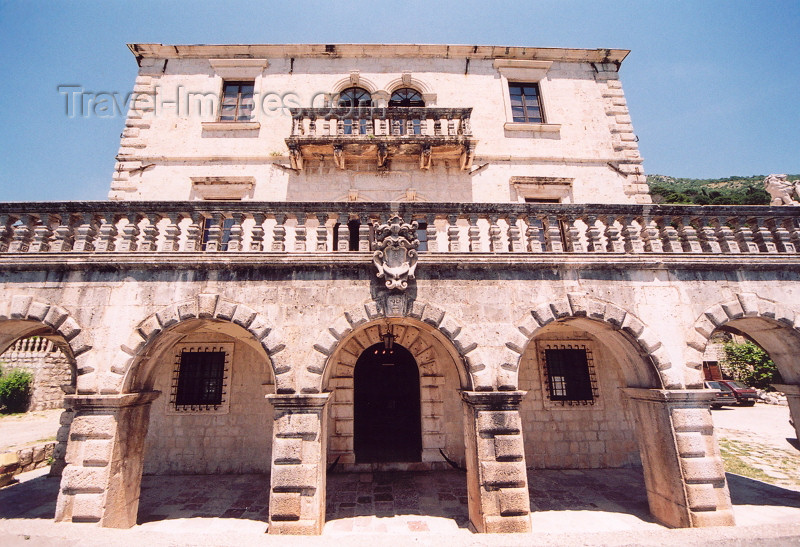 montenegro179: Montenegro - Crna Gora - Perast: town museum - former Palace of the Bujovic family - photo by M.Torres - (c) Travel-Images.com - Stock Photography agency - Image Bank