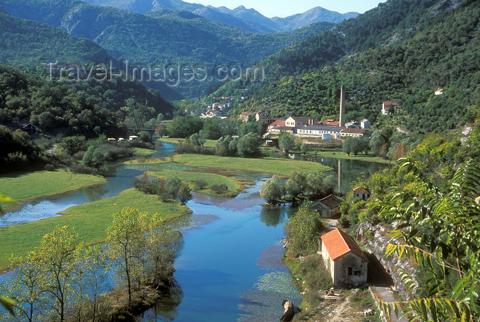 montenegro191: Montenegro - Rijeka Crnojevica: river Crnojevici - Cetinje municipality - photo by D.Forman - (c) Travel-Images.com - Stock Photography agency - Image Bank