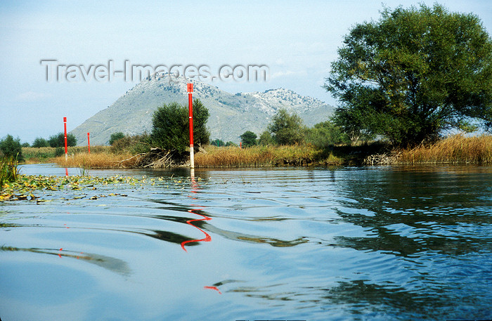 montenegro212: Montenegro - Lake Skadar: Virpazar channel - photo by D.Forman - (c) Travel-Images.com - Stock Photography agency - Image Bank