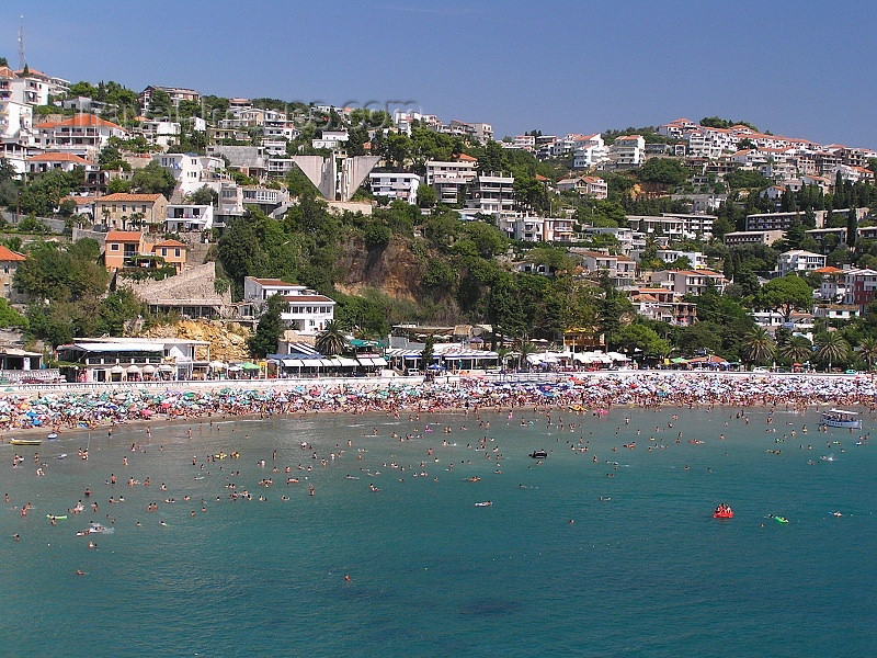 montenegro25: Montenegro - Crna Gora  - Ulcinj: crowded city beach - Mala Plaza and the Korzo promenade - photo by J.Kaman - photo by J.Kaman - (c) Travel-Images.com - Stock Photography agency - Image Bank