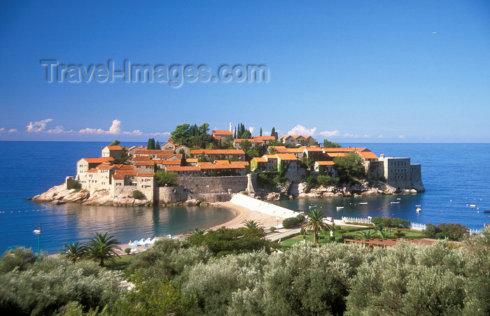 montenegro27: Montenegro - Crna Gora - Saint Stephan / Sv. Stefan: an island made into a resort - Budva municipality - photo by D.Forman - (c) Travel-Images.com - Stock Photography agency - Image Bank