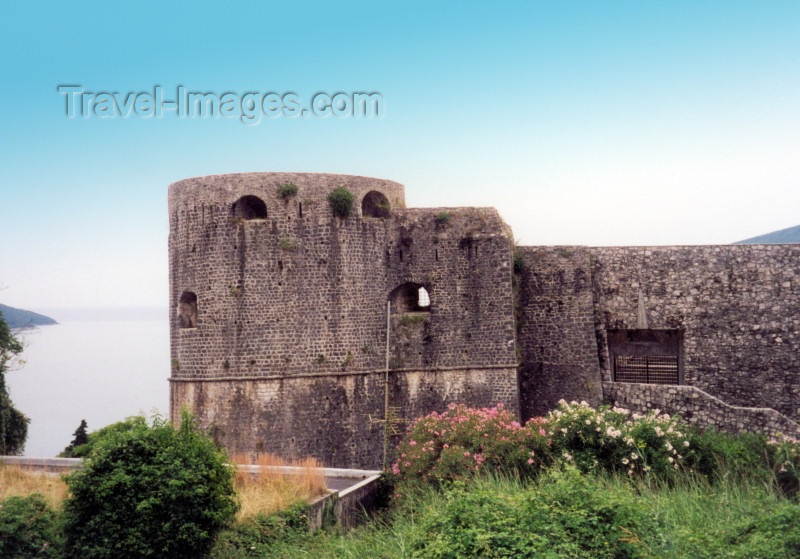 montenegro29: Montenegro - Crna Gora - Herceg-Novi: fortress - photo by M.Torres - (c) Travel-Images.com - Stock Photography agency - Image Bank