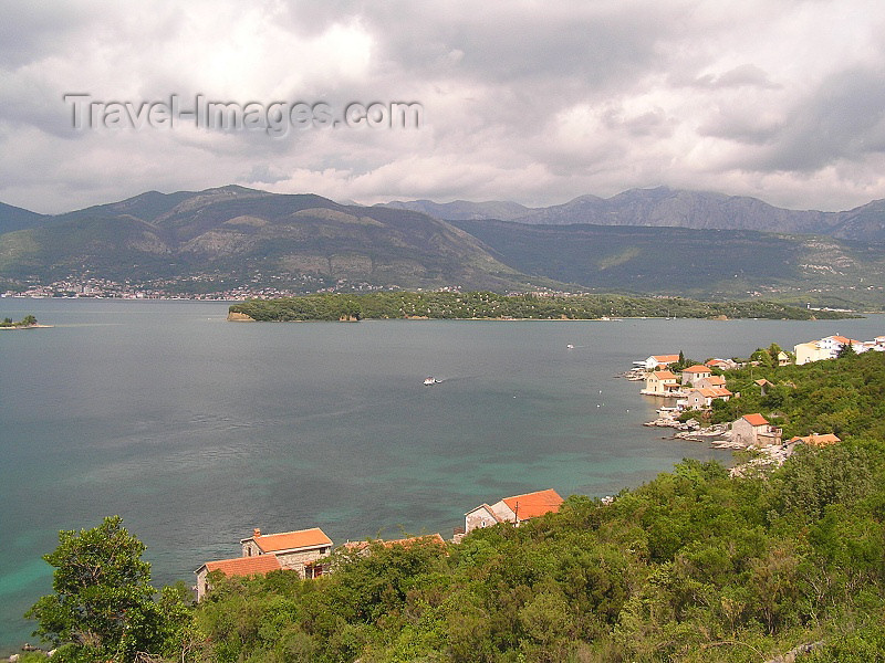 montenegro45: Montenegro - Crna Gora  - Boka Kotorska: houses by the water - photo by J.Kaman - (c) Travel-Images.com - Stock Photography agency - Image Bank