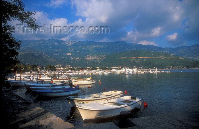 montenegro55: Montenegro - Budva: small boats in the harbour - photo by D.Forman - (c) Travel-Images.com - Stock Photography agency - Image Bank