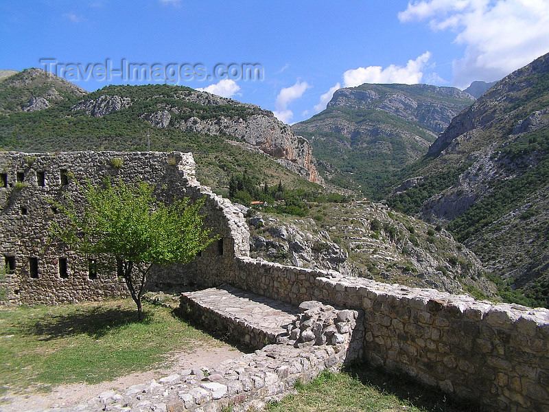 montenegro64: Montenegro - Crna Gora - Stari Bar: ruins and mountains - photo by J.Kaman - (c) Travel-Images.com - Stock Photography agency - Image Bank