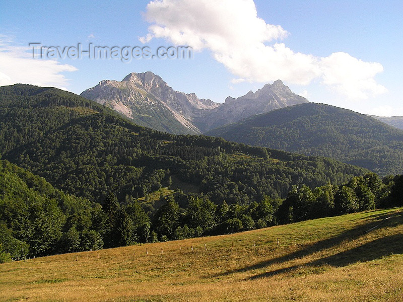 montenegro87: Montenegro - Crna Gora - Komovi mountains: view from Trešnjevik - photo by J.Kaman - (c) Travel-Images.com - Stock Photography agency - Image Bank