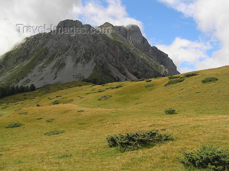 montenegro97: Montenegro - Crna Gora - Komovi mountains: Katun Štavna - mountain view - photo by J.Kaman - (c) Travel-Images.com - Stock Photography agency - Image Bank