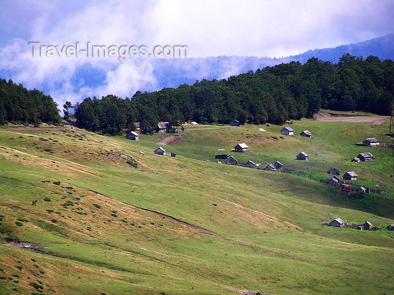 montenegro98: Montenegro - Crna Gora - Komovi mountains: Katun Štavna village - photo by J.Kaman - (c) Travel-Images.com - Stock Photography agency - Image Bank