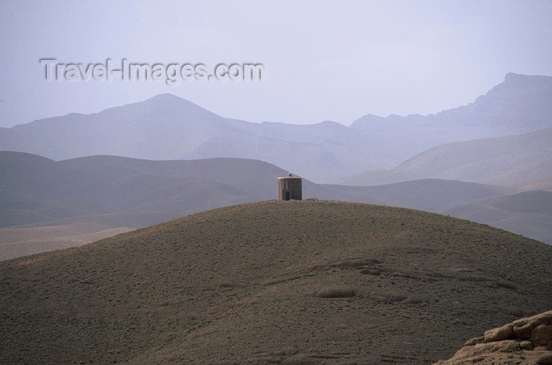 moroc12: Morocco / Maroc - High Atlas mountains - - hill top - photo by M.Zaraska - (c) Travel-Images.com - Stock Photography agency - Image Bank