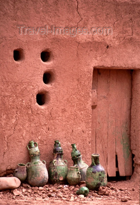 moroc135: Morocco / Maroc - Tamegroute: ventilation holes and amphorae - hoto by F.Rigaud - (c) Travel-Images.com - Stock Photography agency - Image Bank