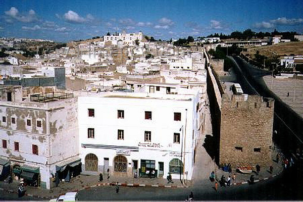 moroc15: Morocco / Maroc - Safi / Safim: er-Rouah bastion and the southern wall - Portuguese fort in the background / bastião er-Rouah e a muralha sul - castelejo Português em fundo - photo by B.Cloutier - (c) Travel-Images.com - Stock Photography agency - Image Bank