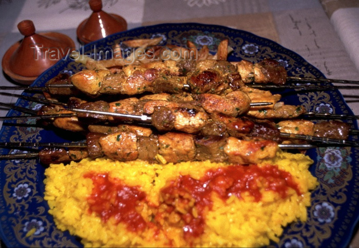 moroc150: Morocco / Maroc - Erfoud: lamb kebabs - bedouin cuisine - photo by F.Rigaud - (c) Travel-Images.com - Stock Photography agency - Image Bank