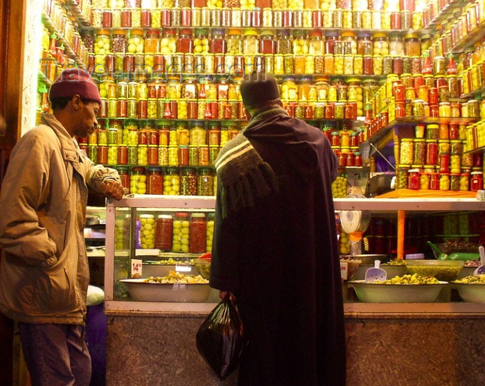 moroc156: Morocco / Maroc - Fez: preserves shop in the medina - photo by J.Kaman - (c) Travel-Images.com - Stock Photography agency - Image Bank