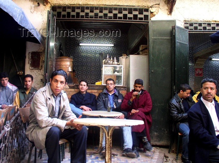 moroc167: Morocco / Maroc - Fez: street cafe - photo by J.Kaman - (c) Travel-Images.com - Stock Photography agency - Image Bank