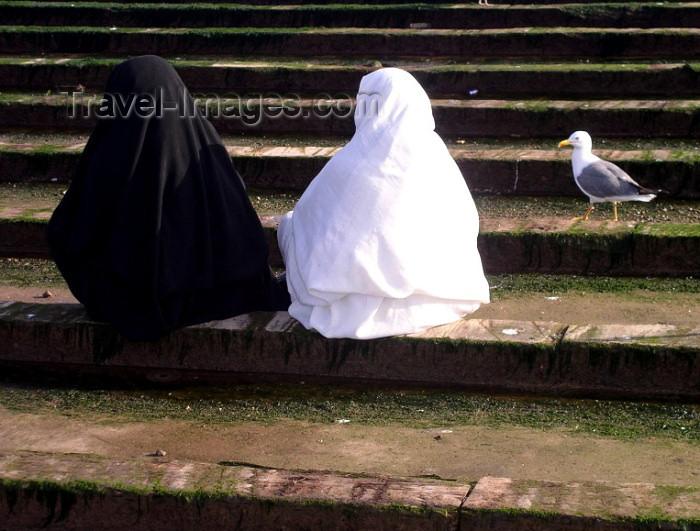 moroc171: Morocco / Maroc - Mogador / Essaouira: black and white - women in the port - photo by J.Kaman - (c) Travel-Images.com - Stock Photography agency - Image Bank