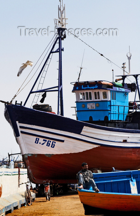 moroc174: Morocco / Maroc - Mogador / Essaouira: trawler - fishing boat - photo by M.Ricci - (c) Travel-Images.com - Stock Photography agency - Image Bank