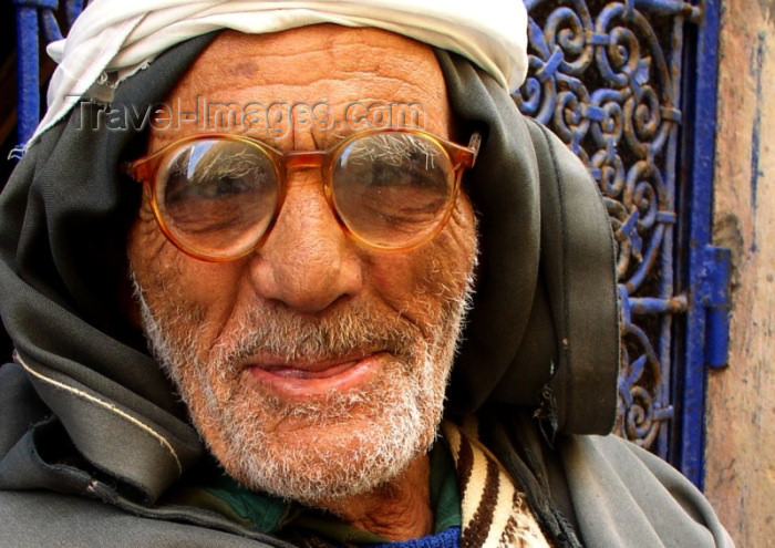 moroc178: Morocco / Maroc - Mogador / Essaouira: old man with thick glasses - photo by J.Kaman - (c) Travel-Images.com - Stock Photography agency - Image Bank