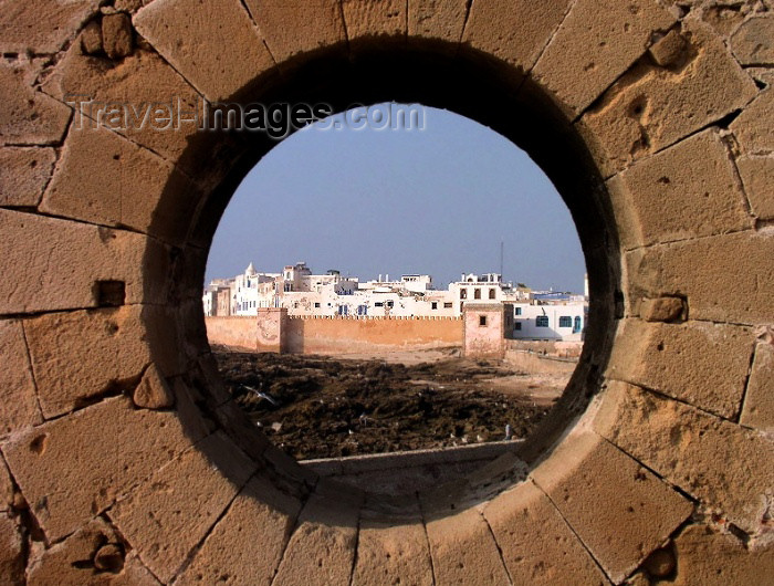 moroc182: Morocco / Maroc - Mogador / Essaouira (Marrakesh-Tensift-Al Haouz region): round window - Skala du Port - photo by J.Kaman - (c) Travel-Images.com - Stock Photography agency - Image Bank