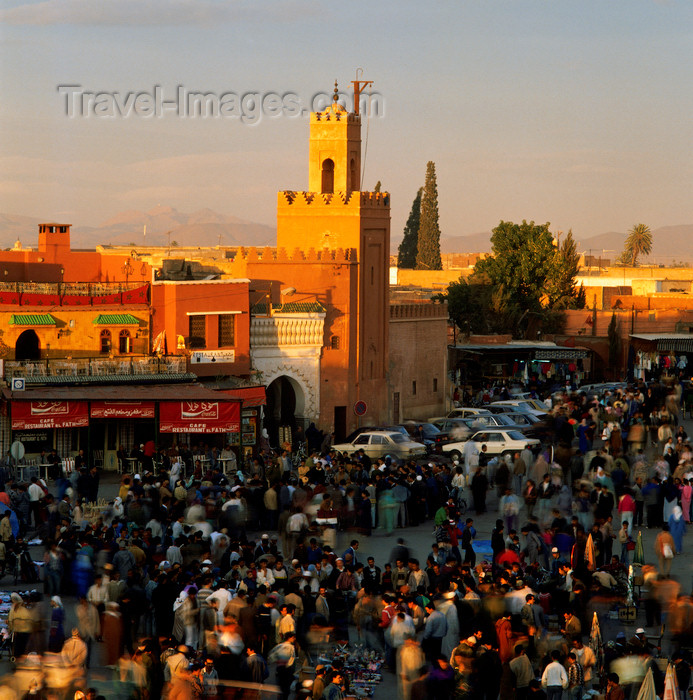 moroc195: Morocco / Maroc - Marrakesh: Mosque by Place Djemaa el-Fna - medina - Unesco world heritage site - photo by W.Allgower - (c) Travel-Images.com - Stock Photography agency - Image Bank